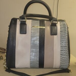 Steve Madden shoulder strap handbag. Excellent condition and holds a ton!